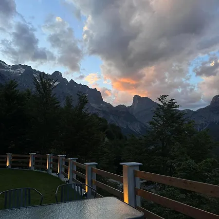 Valter & Drita's ゲストハウス 3*